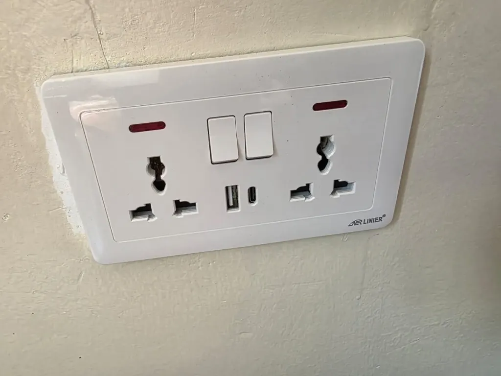 Double Universal Socket with USB Ports