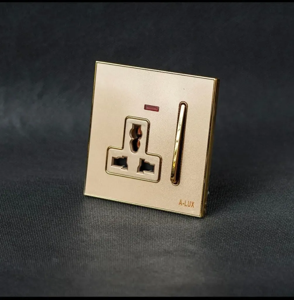 Linear Gold Single Socket